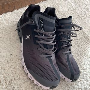 Mens size 12.5 On Cloud Running Shoe (Brand new)